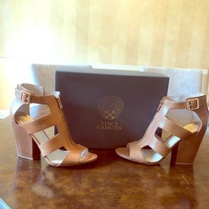 NWT Vince Camuto Marleau Sandals